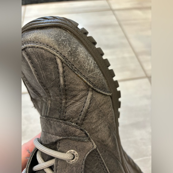 Tall Ugg grey boots (7.5) - Picture 3 of 9